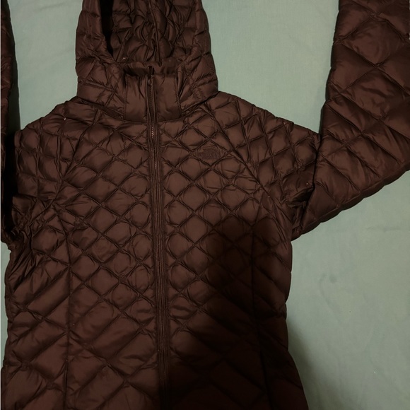 The north face women’s size medium long, puffer coat it’s black in color - Picture 7 of 8